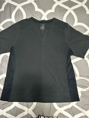 Cuddl Duds women’s Black Short Sleeve scrub top